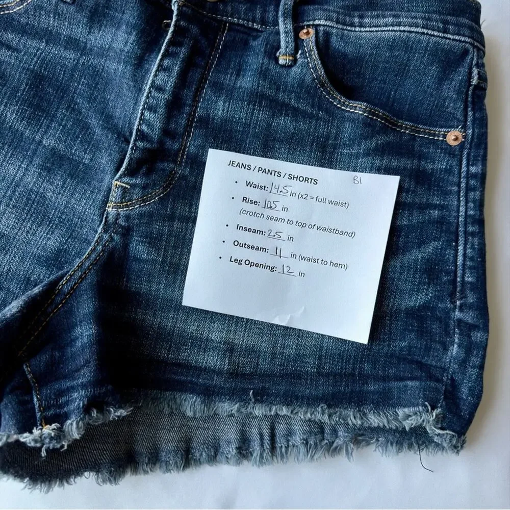 Abercrombie & Fitch Medium Wash Frayed Jean Shorts Womens size 28